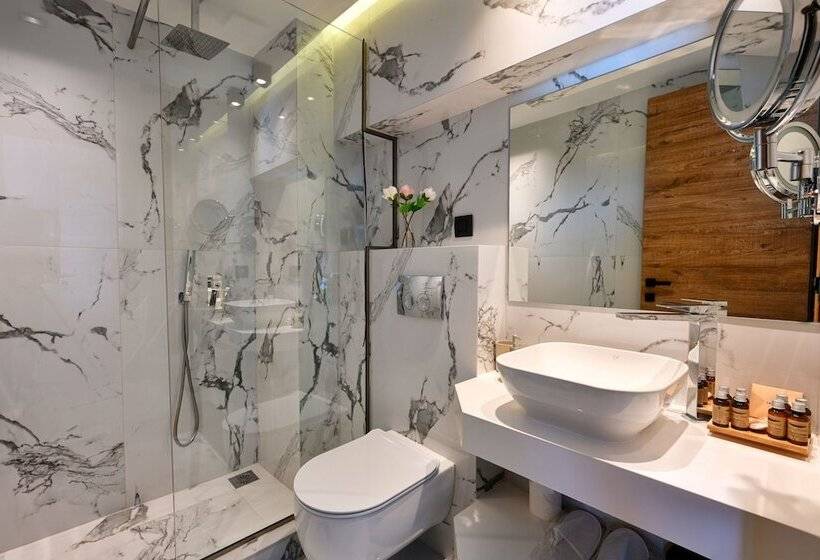 בית מלון כפרי Emily S Luxury Suites