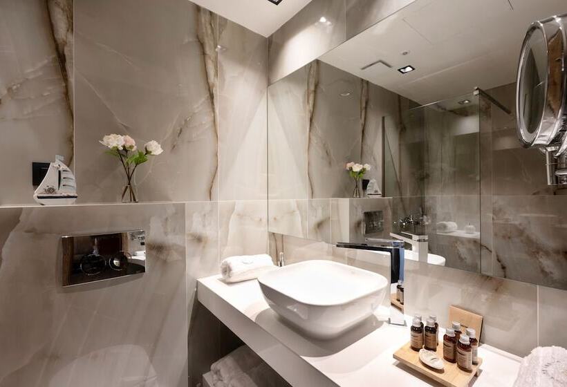 בית מלון כפרי Emily S Luxury Suites