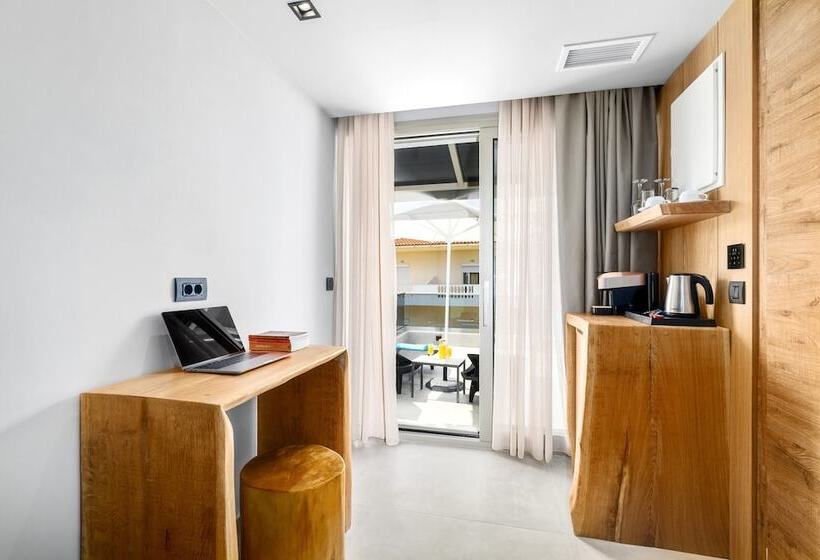 בית מלון כפרי Emily S Luxury Suites