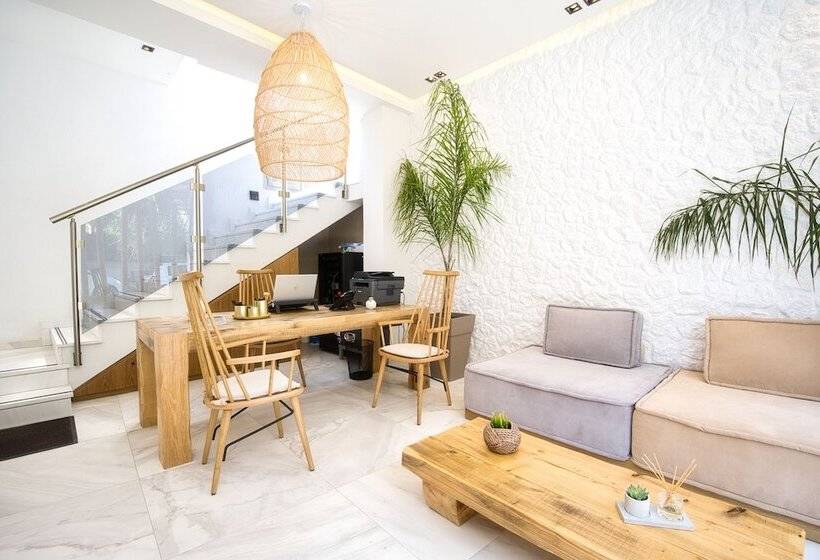 בית מלון כפרי Emily S Luxury Suites