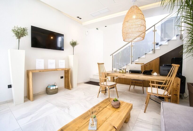 בית מלון כפרי Emily S Luxury Suites