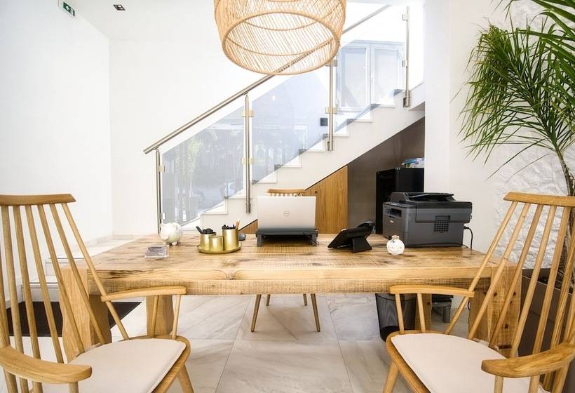 בית מלון כפרי Emily S Luxury Suites