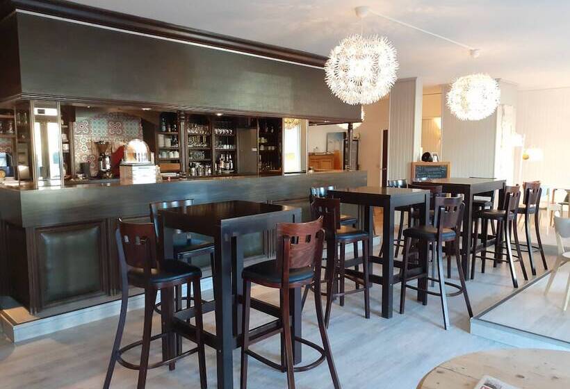 Отель Fuzei Hôtel Lorient Lanester