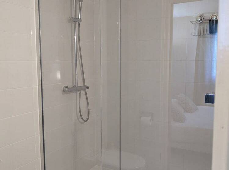 Отель Fuzei Hôtel Lorient Lanester