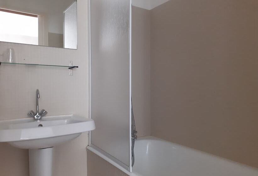 Отель Fuzei Hôtel Lorient Lanester