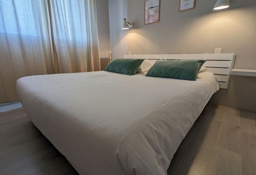 Отель Fuzei Hôtel Lorient Lanester