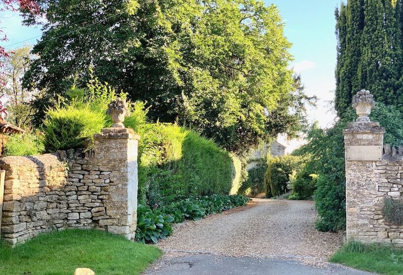 Отель Garden Barn