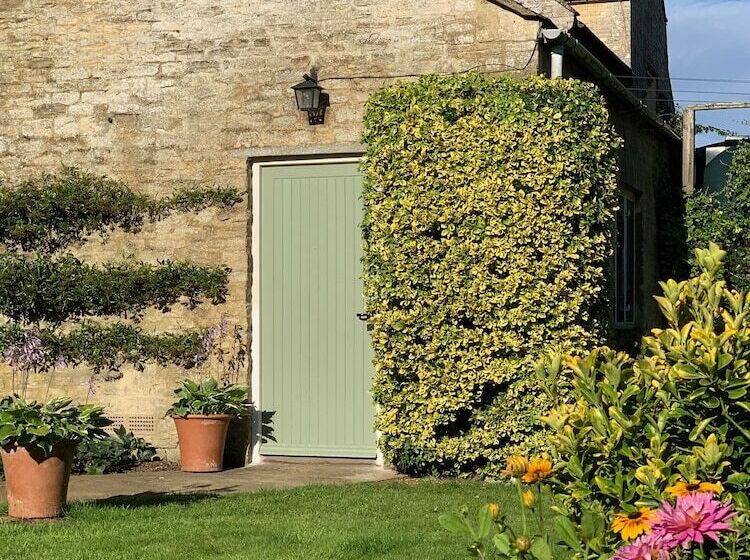 Отель Garden Barn