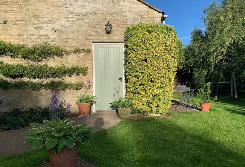 Отель Garden Barn