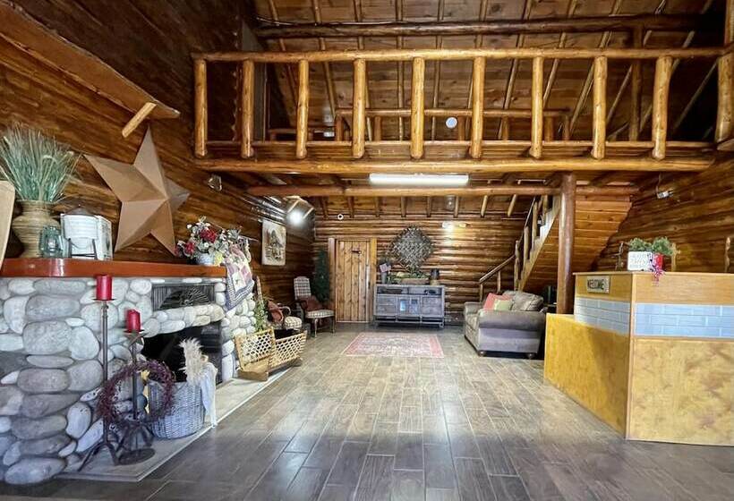 בית מלון כפרי Island Park Lodge