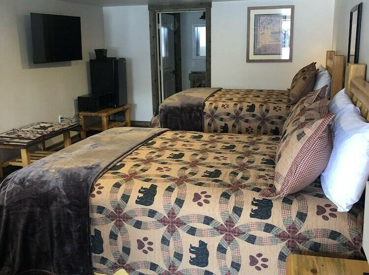 בית מלון כפרי Island Park Lodge