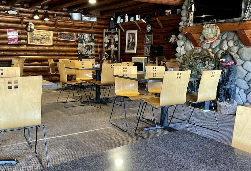 בית מלון כפרי Island Park Lodge