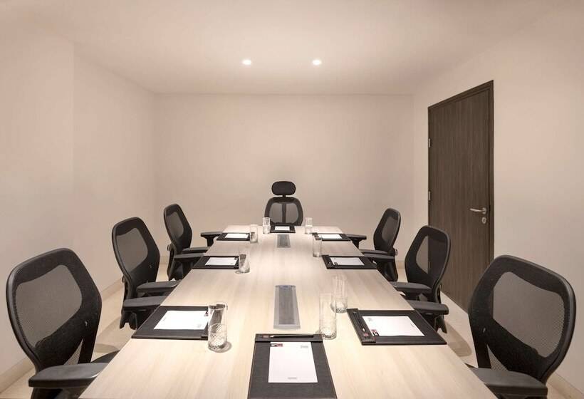 Отель Radisson Red Chandigarh Mohali