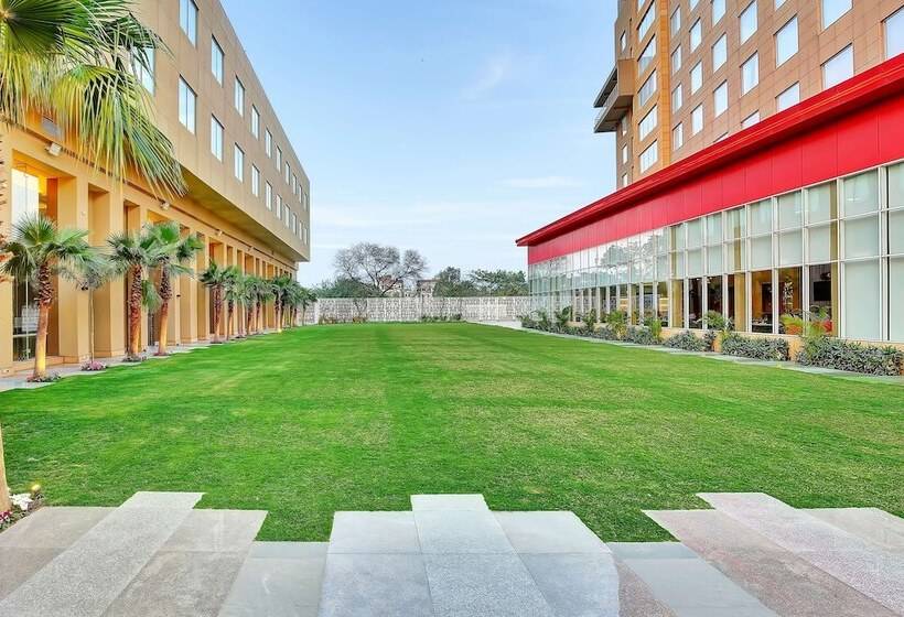 Отель Radisson Red Chandigarh Mohali