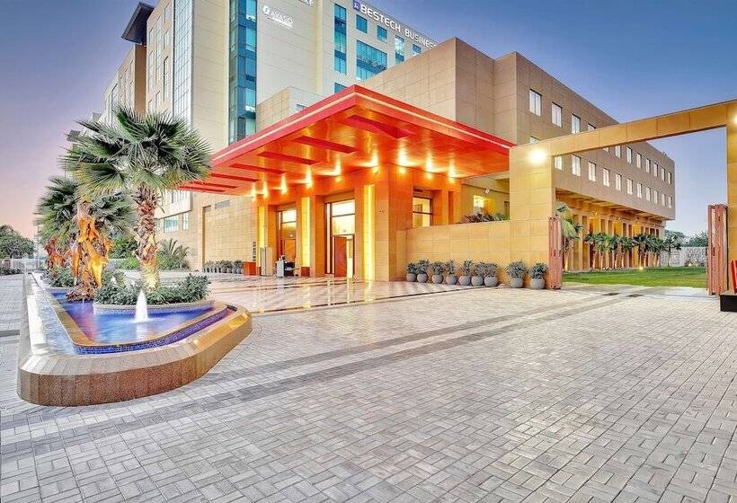 Отель Radisson Red Chandigarh Mohali