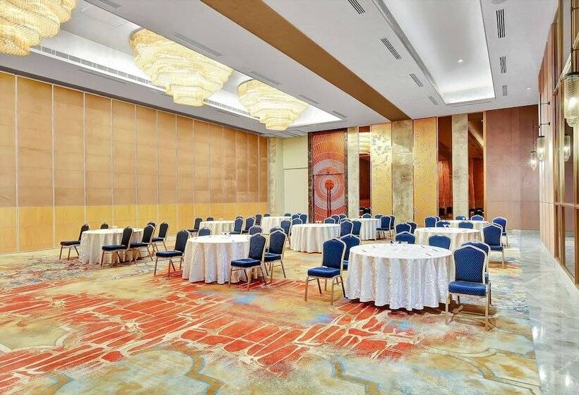 Отель Radisson Red Chandigarh Mohali