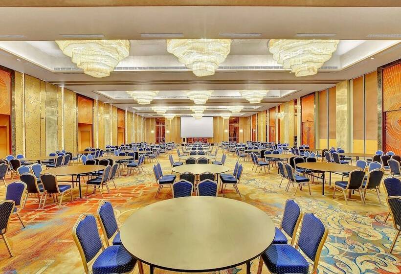 Отель Radisson Red Chandigarh Mohali