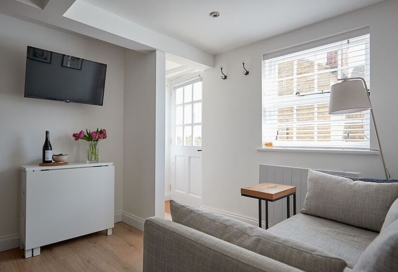 Lovely Quiet Cottage In Kemerton!