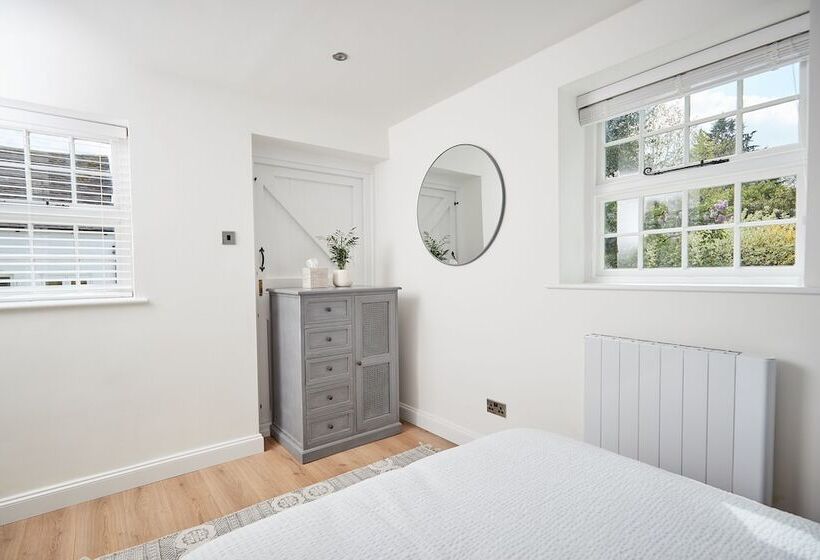 Lovely Quiet Cottage In Kemerton!