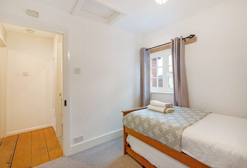 No. 32 Upper High Street Westgatecottage