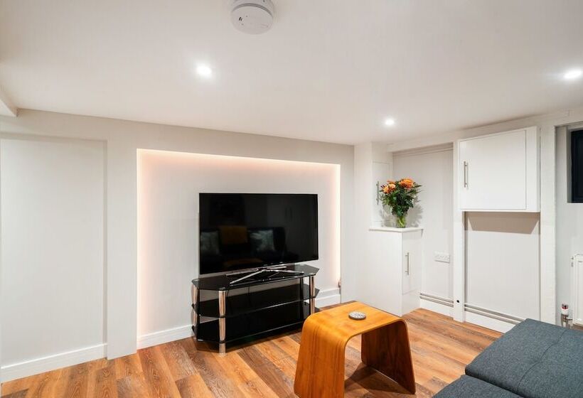 No. 32 Upper High Street Westgatecottage