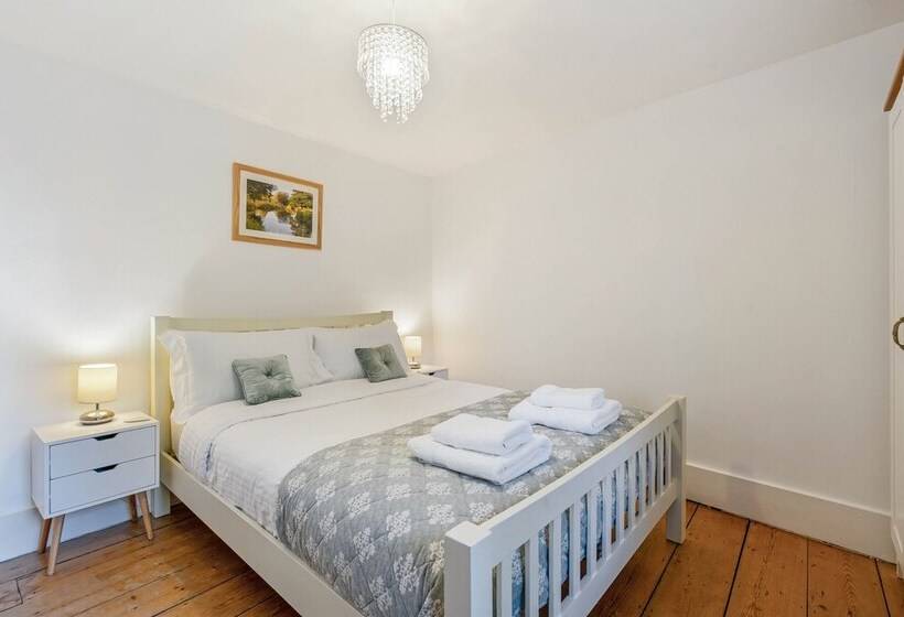 No. 32 Upper High Street Westgatecottage