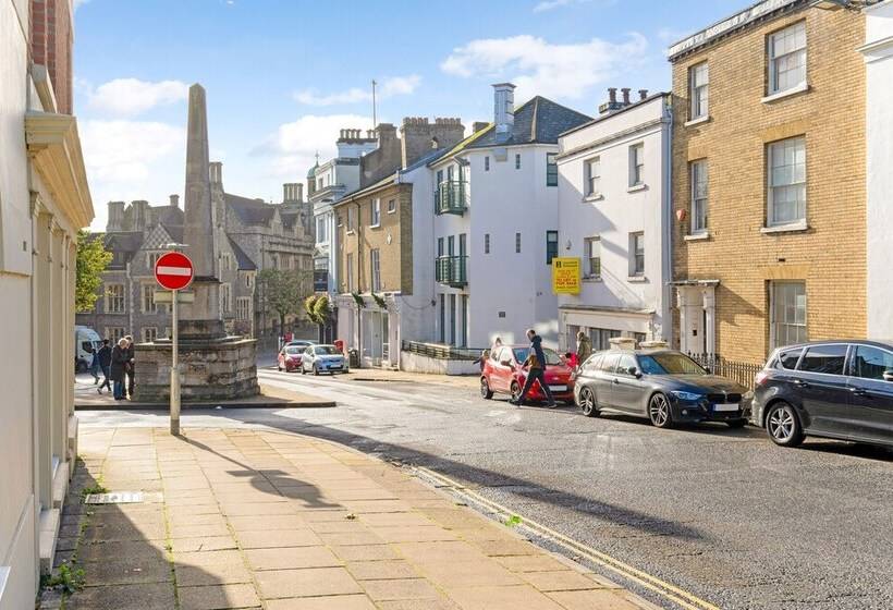 No. 32 Upper High Street Westgatecottage