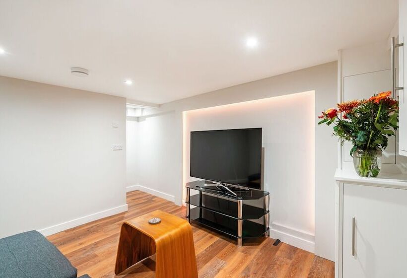 No. 32 Upper High Street Westgatecottage