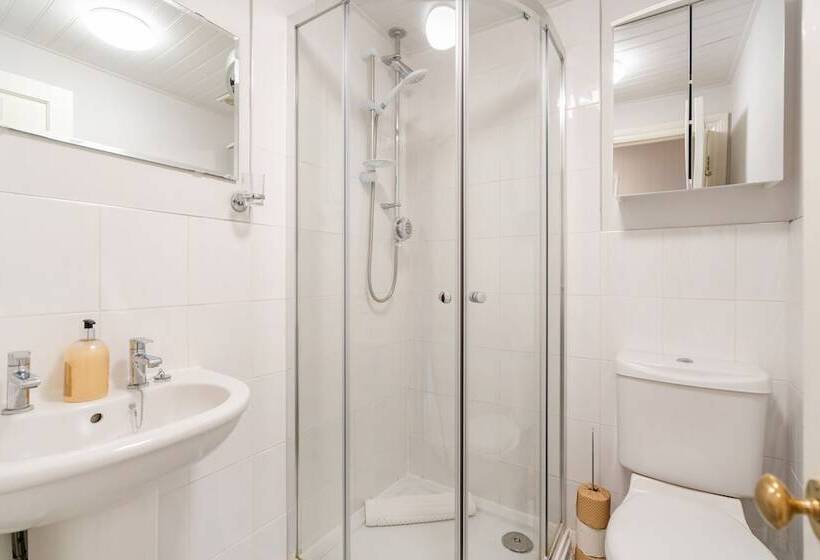 No. 32 Upper High Street Westgatecottage