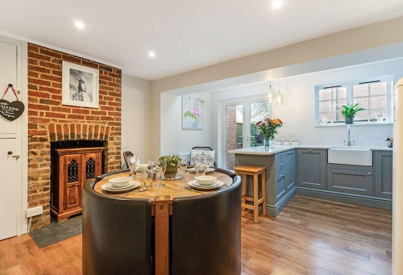 No. 32 Upper High Street Westgatecottage