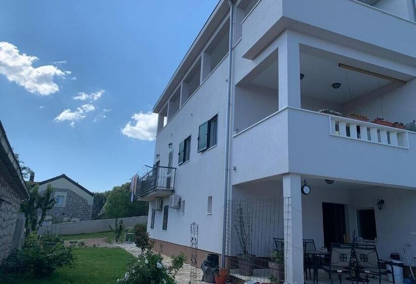 פנסיון Imotski Blaue See Apartments , Pool