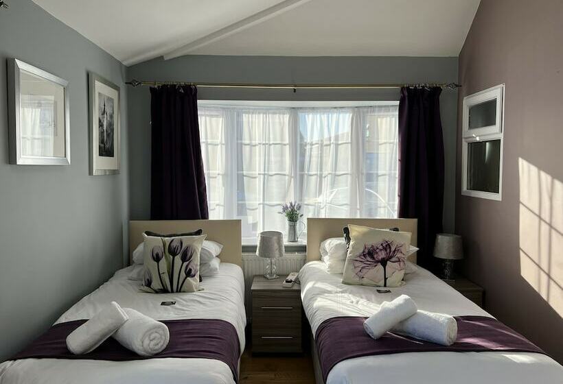 بنسيون Lancaster Close Serviced Accommodation