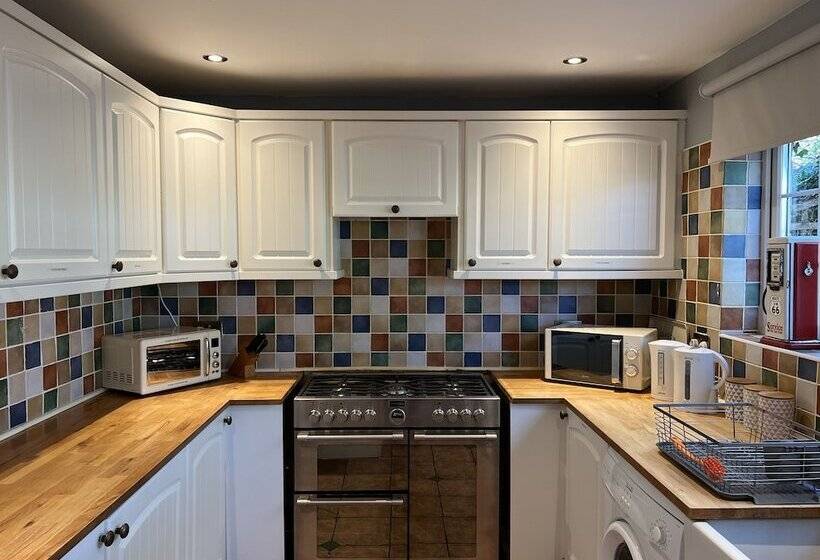 بنسيون Lancaster Close Serviced Accommodation