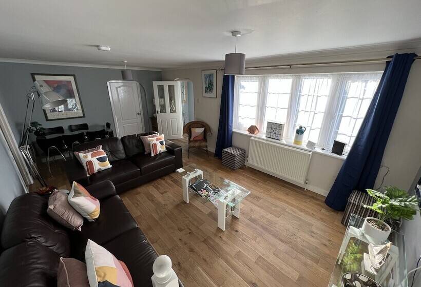 بنسيون Lancaster Close Serviced Accommodation