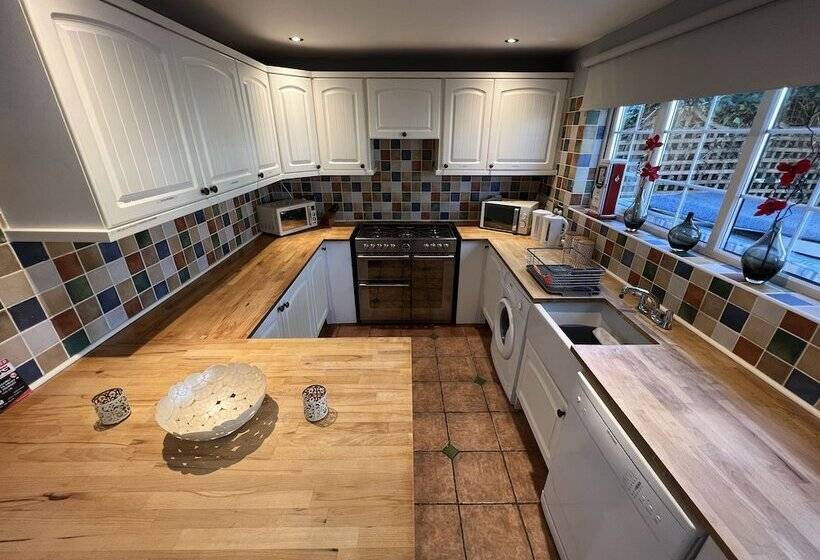 بنسيون Lancaster Close Serviced Accommodation