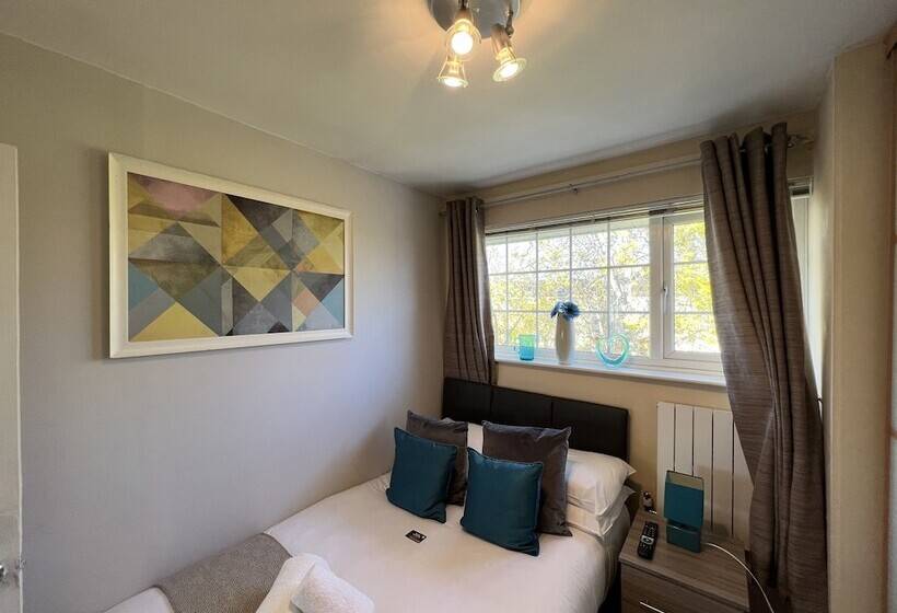 بنسيون Lancaster Close Serviced Accommodation