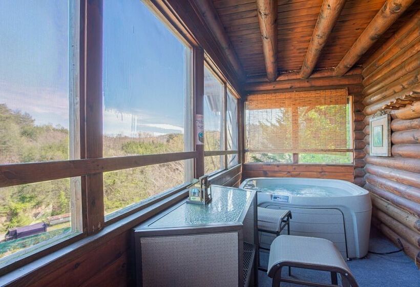 Private Hot Tub Table Arcade And High Speed Internet 2 Minutes From The Parkway