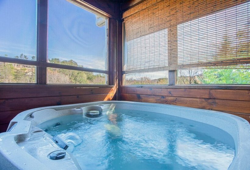 Private Hot Tub Table Arcade And High Speed Internet 2 Minutes From The Parkway