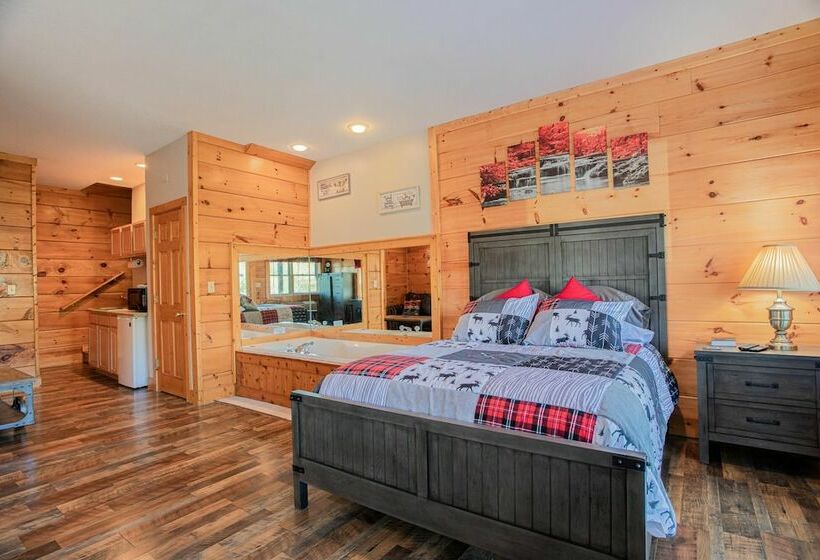 Private Hot Tub Table Arcade And High Speed Internet 2 Minutes From The Parkway