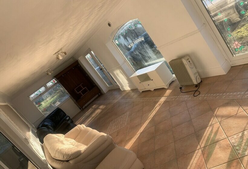 Резиденция Beautiful 5 Bed Farm Accommodation