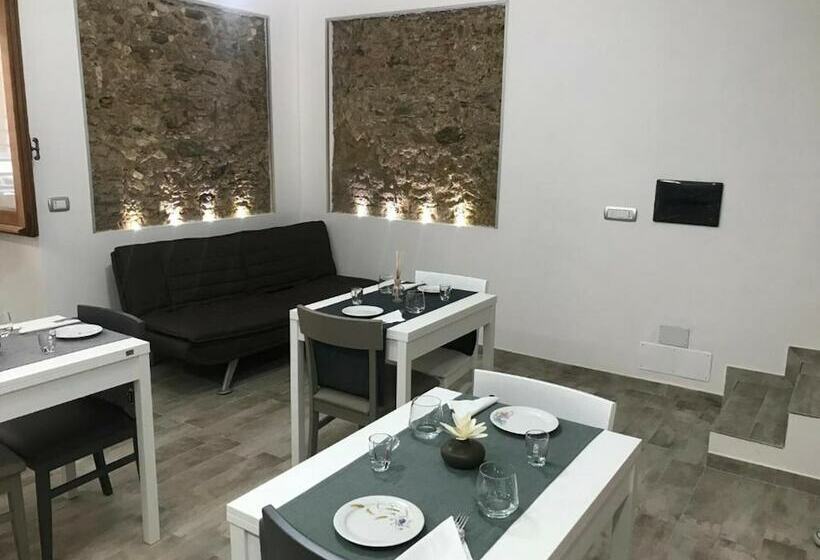 レジデンス Impeccable 3bed House In Vibo Valentia