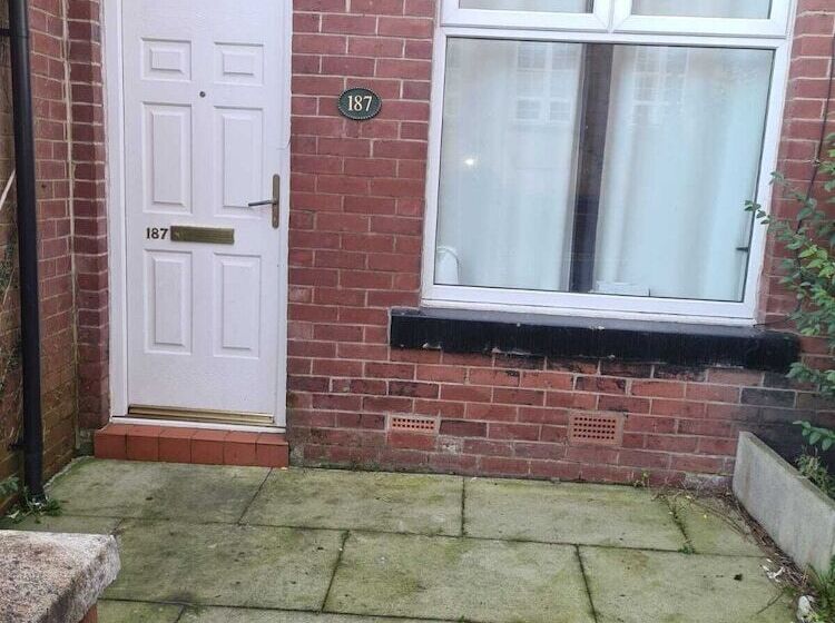 إقامة Lovely 2 Bed House In Bolton Greater Manchester