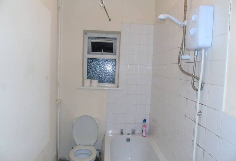 إقامة Lovely 2 Bed House In Bolton Greater Manchester