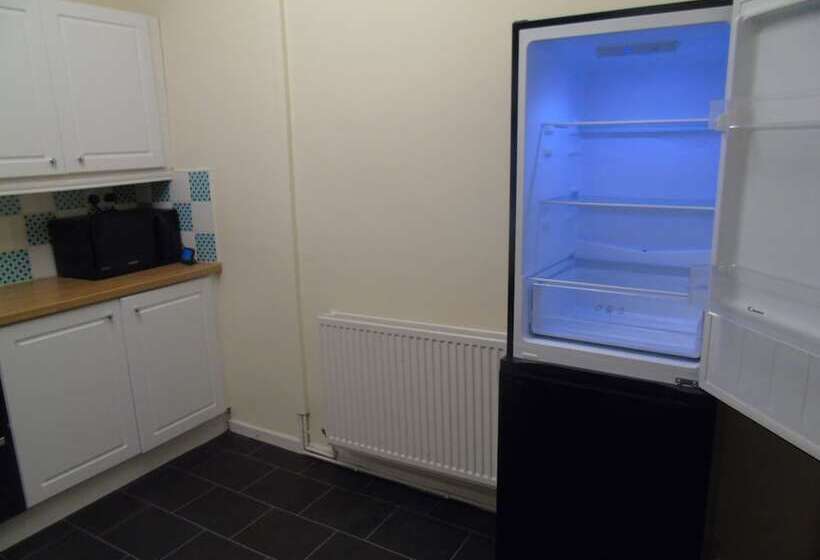 إقامة Lovely 2 Bed House In Bolton Greater Manchester