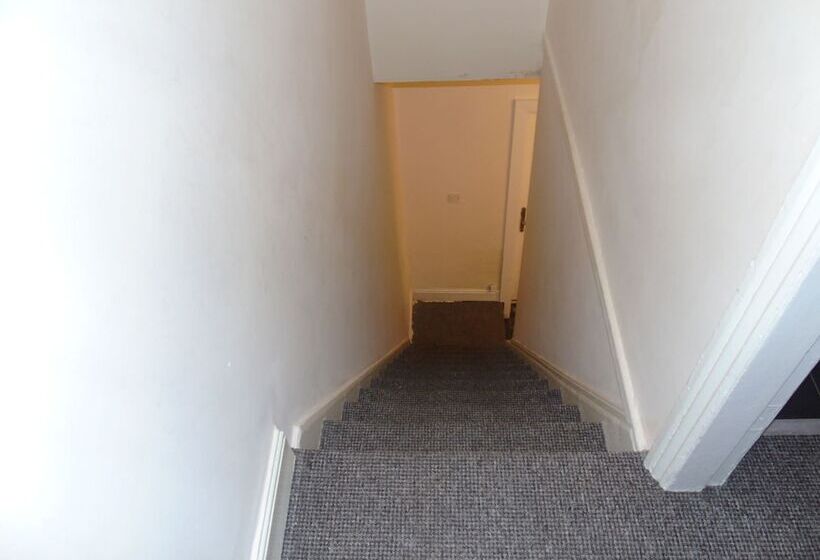 إقامة Lovely 2 Bed House In Bolton Greater Manchester