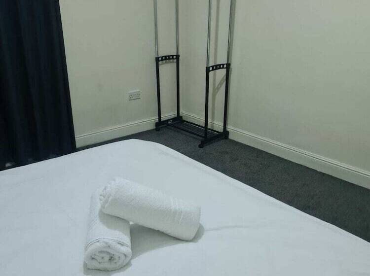 דירת נופש Lovely 2 Bed House In Bolton Greater Manchester