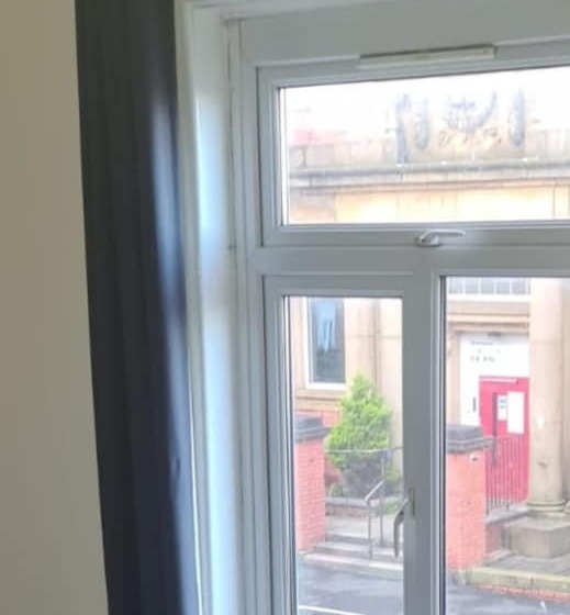 إقامة Lovely 2 Bed House In Bolton Greater Manchester