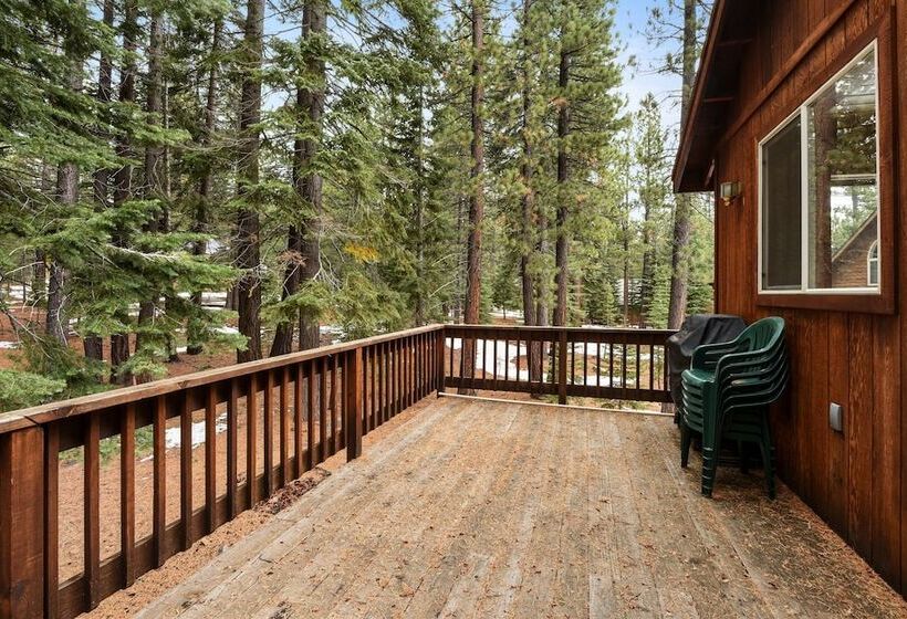 Truckee Pines Retreat Game Room & Forest Views