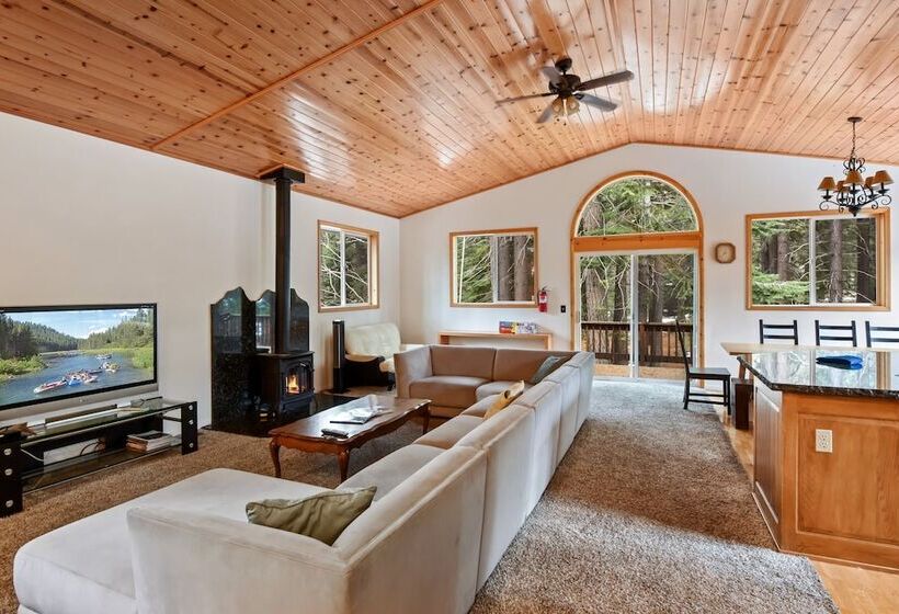 Truckee Pines Retreat Game Room & Forest Views