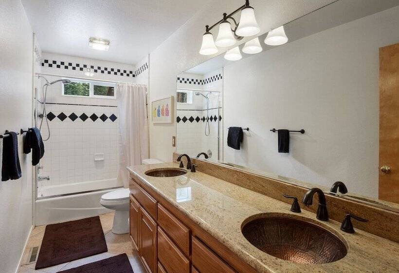 Truckee Pines Retreat Game Room & Forest Views